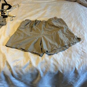 Columbia Casual Tan women's Shorts Medium
